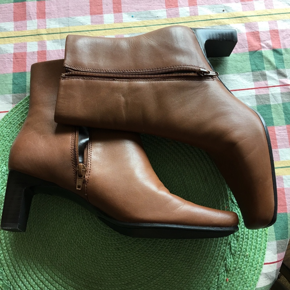 Jennifer Moore Brown Boots 8.5